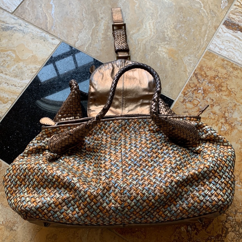 Sondra Robert’s woven leather w/ braided/textured accents/flap is a change purse - Picture 7 of 17